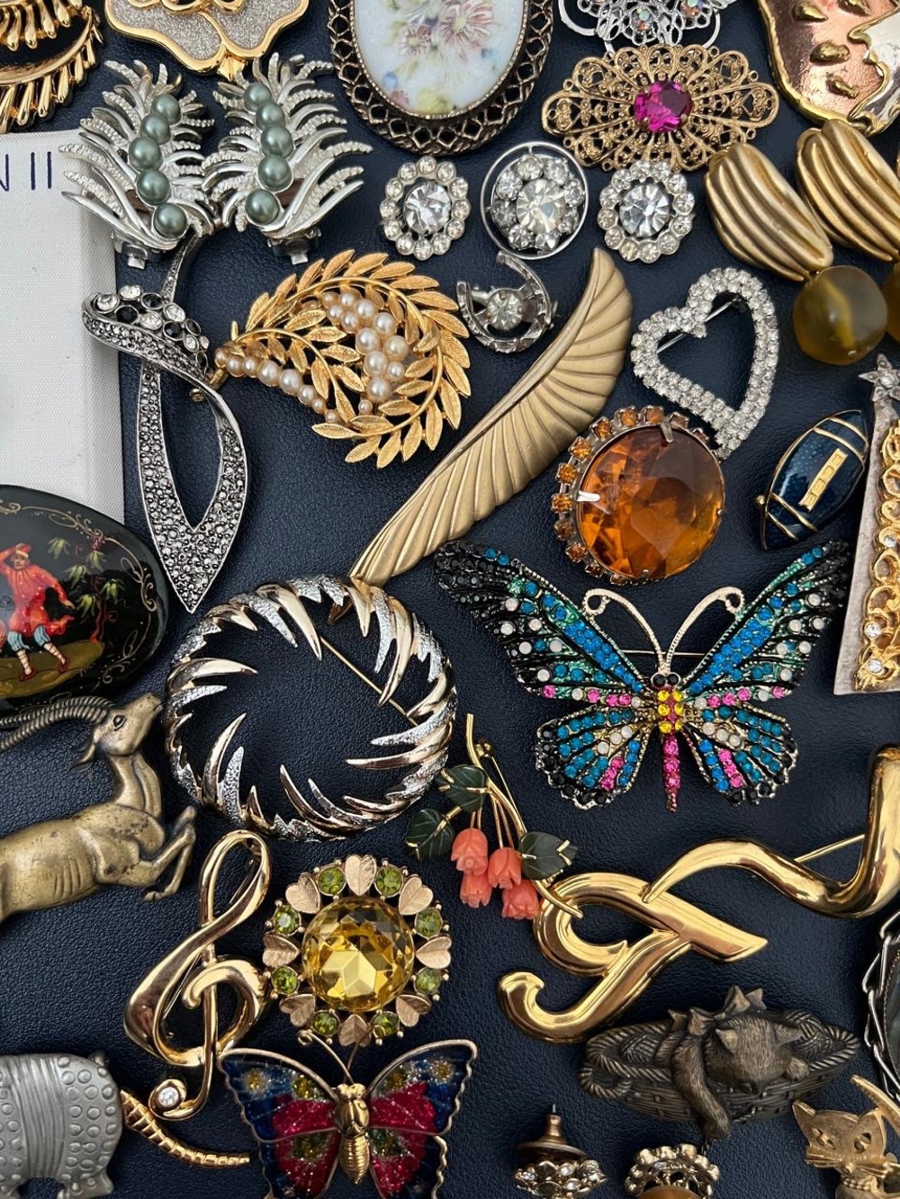 Vintage to modern Bundle Brooches and Earrings lot, Set - Picture 4 of 6